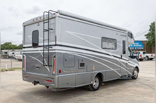2022 Winnebago Navion 24D in weatherford TX