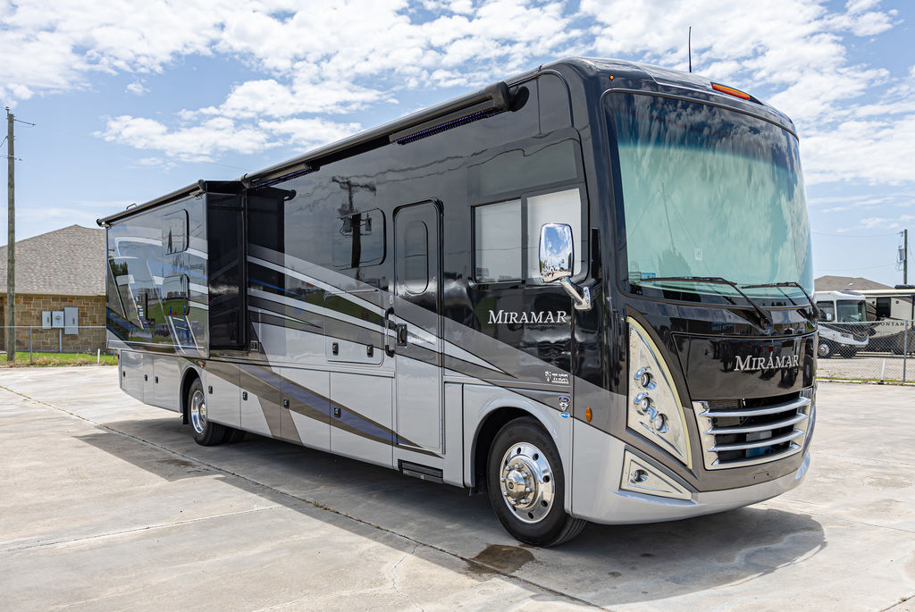 2024 Thor Motor Coach Miramar 37.1 in weatherford TX
