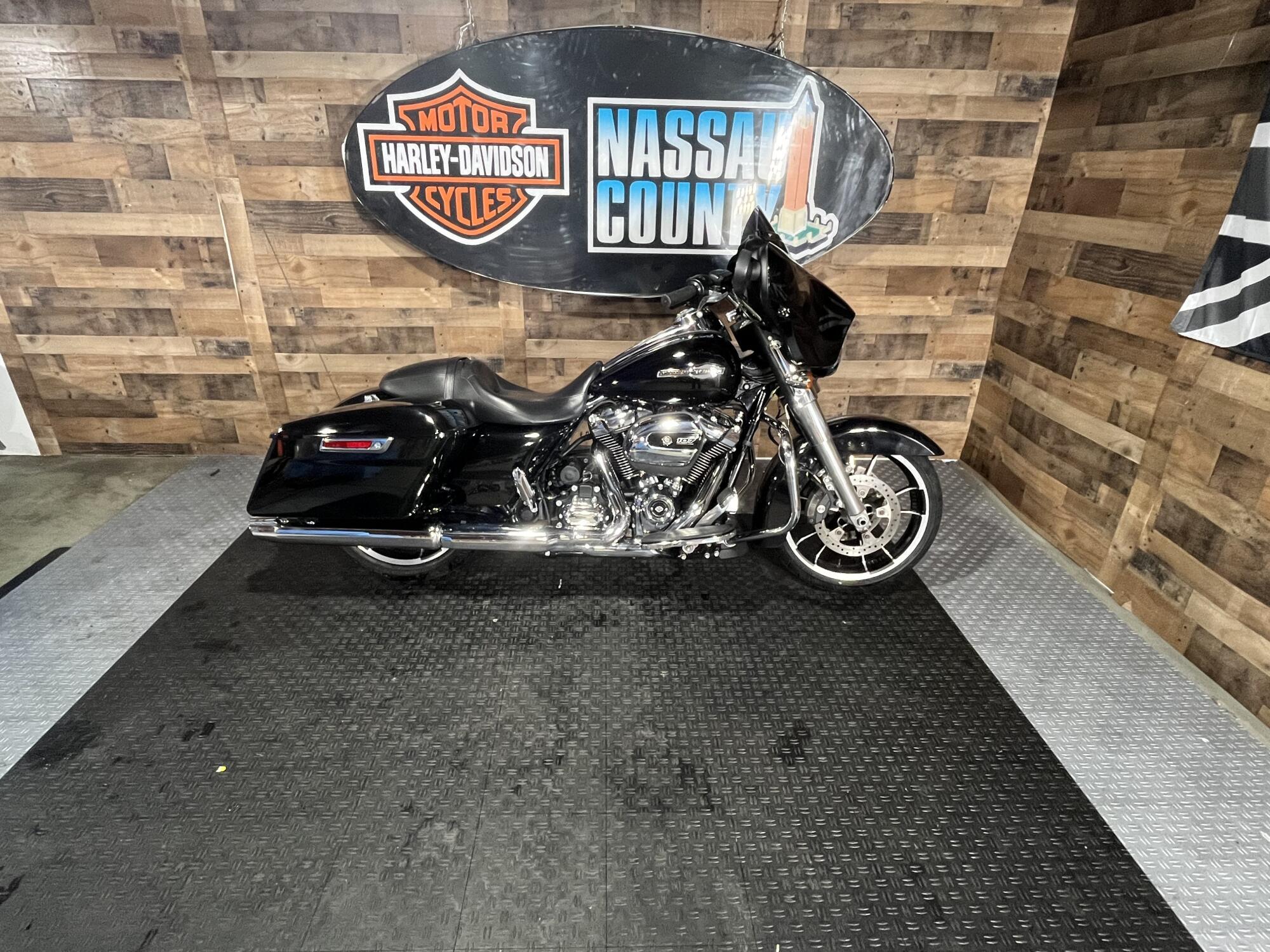 2021 Harley-Davidson Street Glide in Bellmore, NY