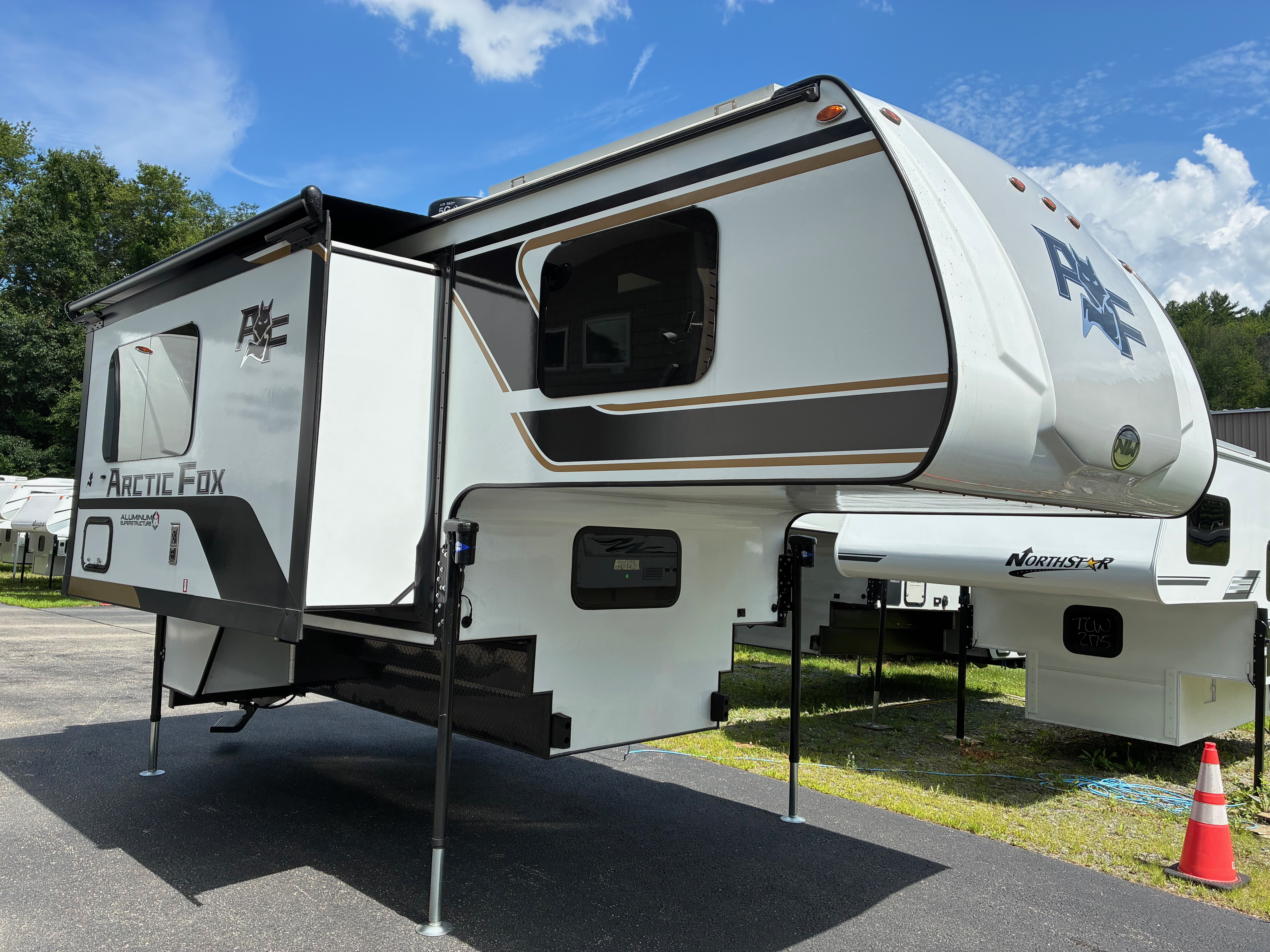 2027 Arctic Fox Truck Camper 990 in west chesterfield NH