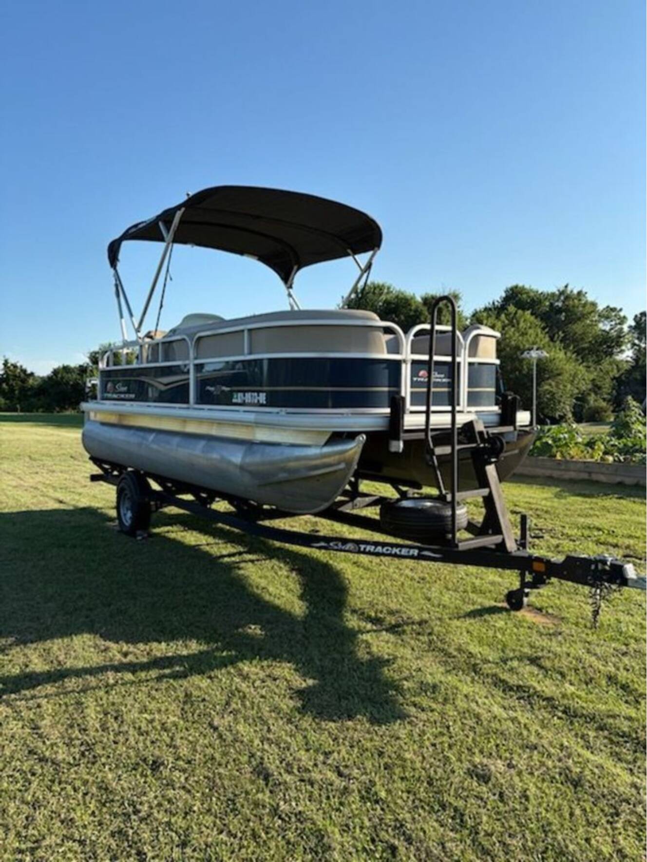 A photo of this 2022 Sun Tracker Party Barge 18 DLX