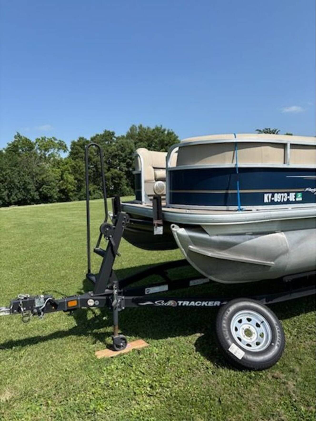 A photo of this 2022 Sun Tracker Party Barge 18 DLX