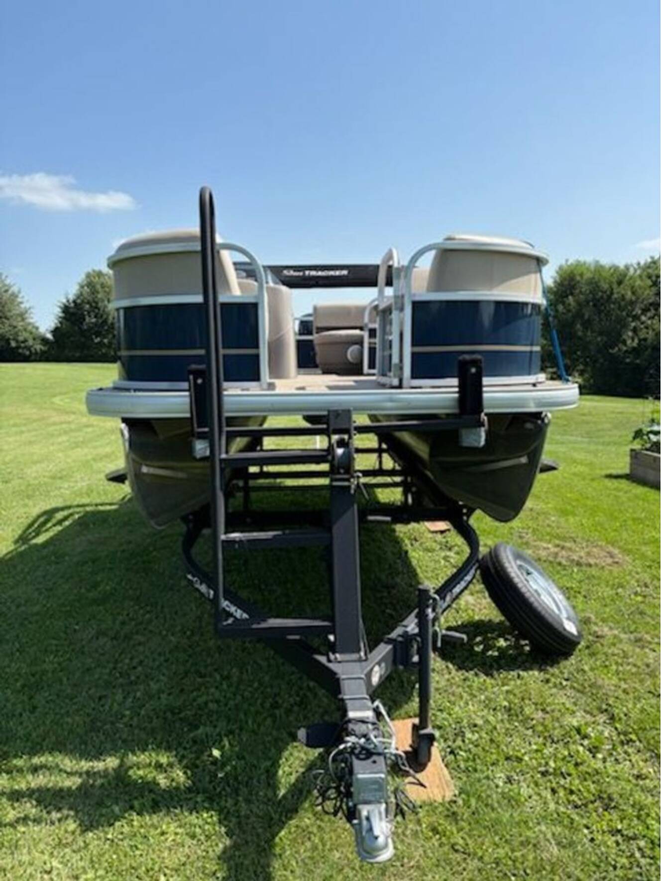 A photo of this 2022 Sun Tracker Party Barge 18 DLX