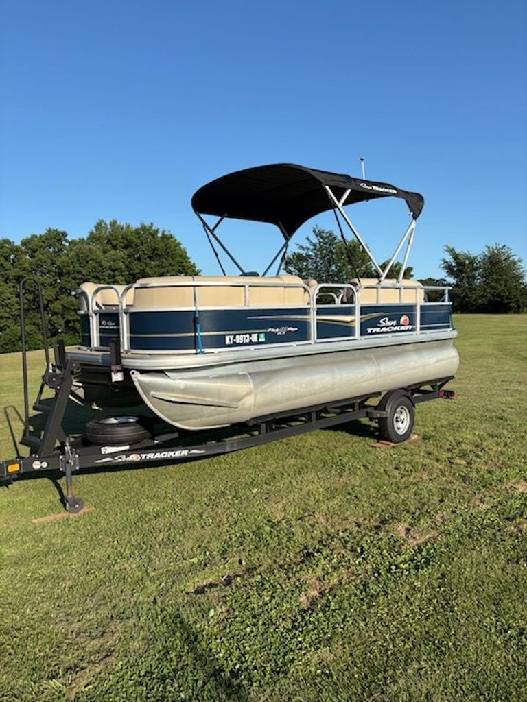 2022 Sun Tracker Party Barge 22 RF XP3 in smithfield KY
