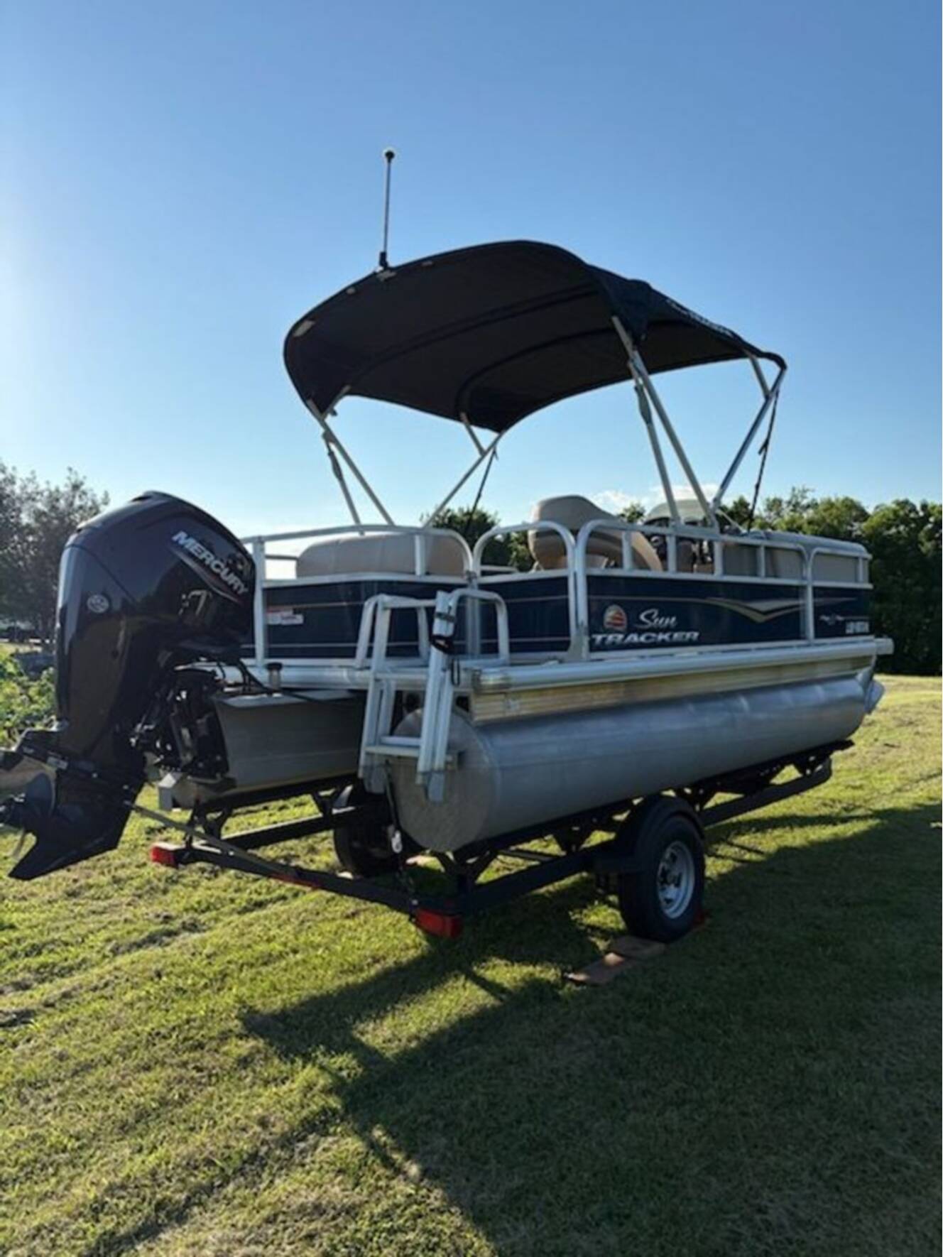 A photo of this 2022 Sun Tracker Party Barge 18 DLX