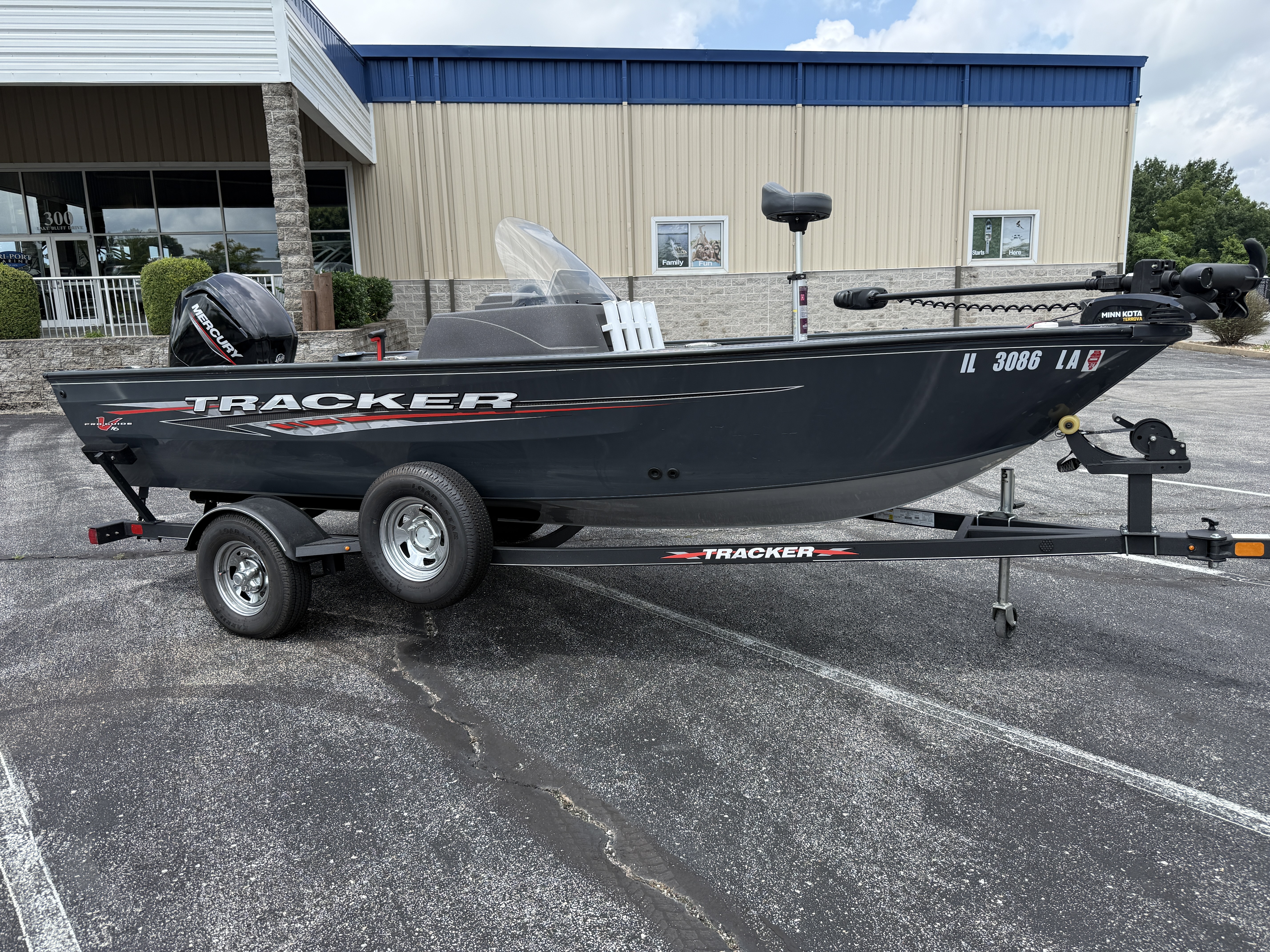 2021 Tracker Boats Pro Guide V-16 V-175 WT in o'fallon MO