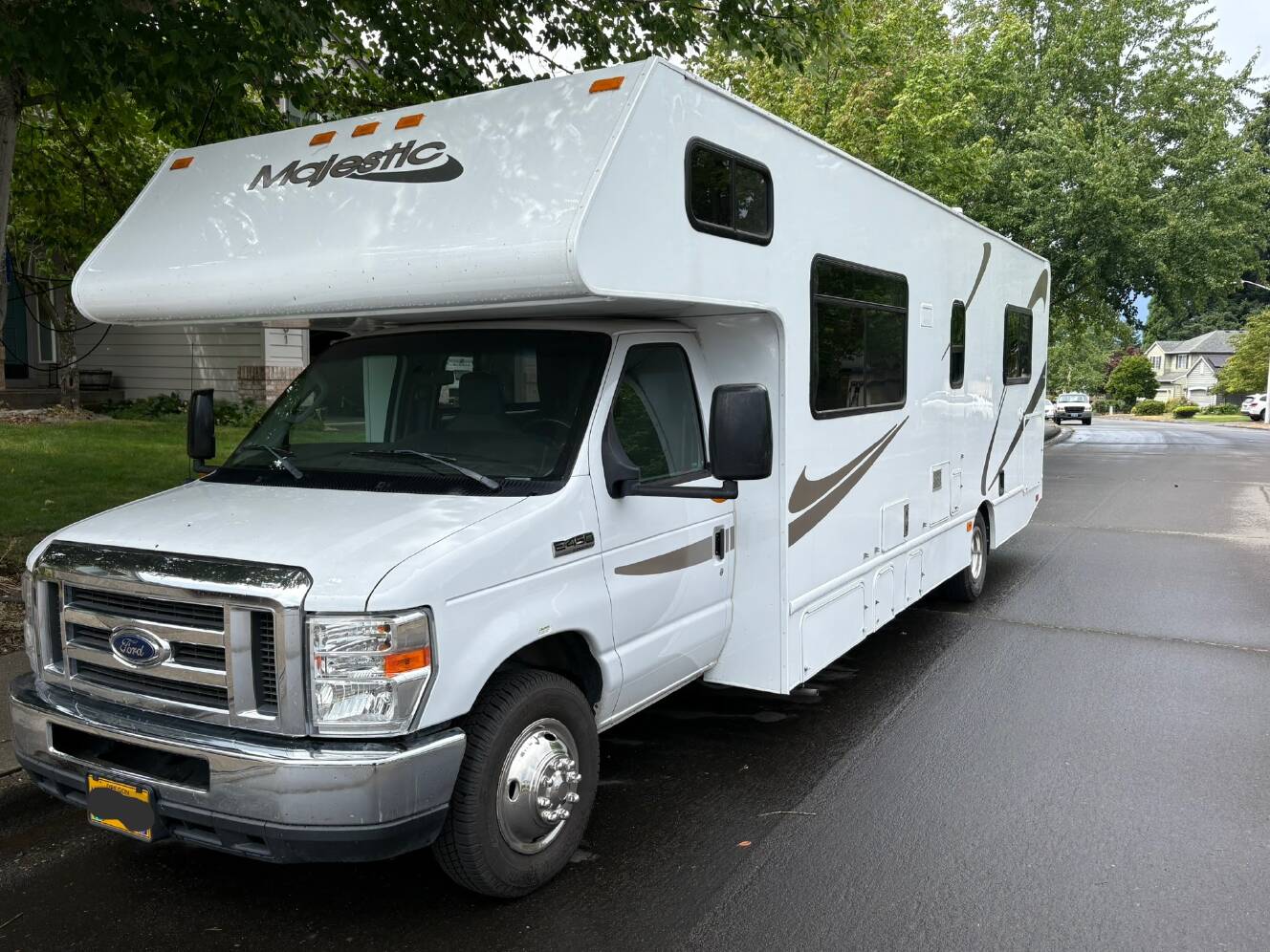 A photo of this 2019 Thor Motor Coach FOUR WINDS MAJESTIC 28A