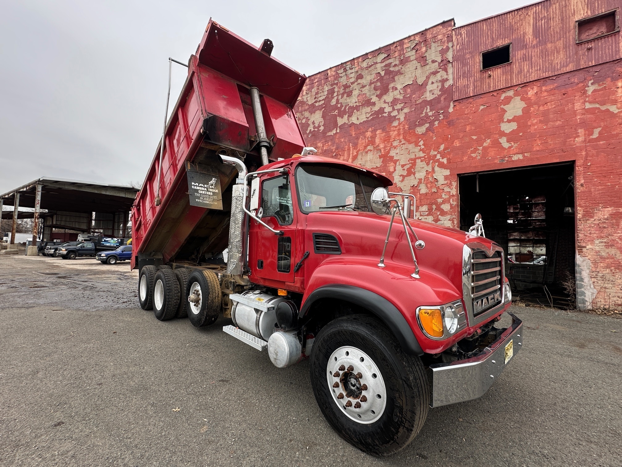 2005 MACK Granite CV713 in Middlesex, NJ