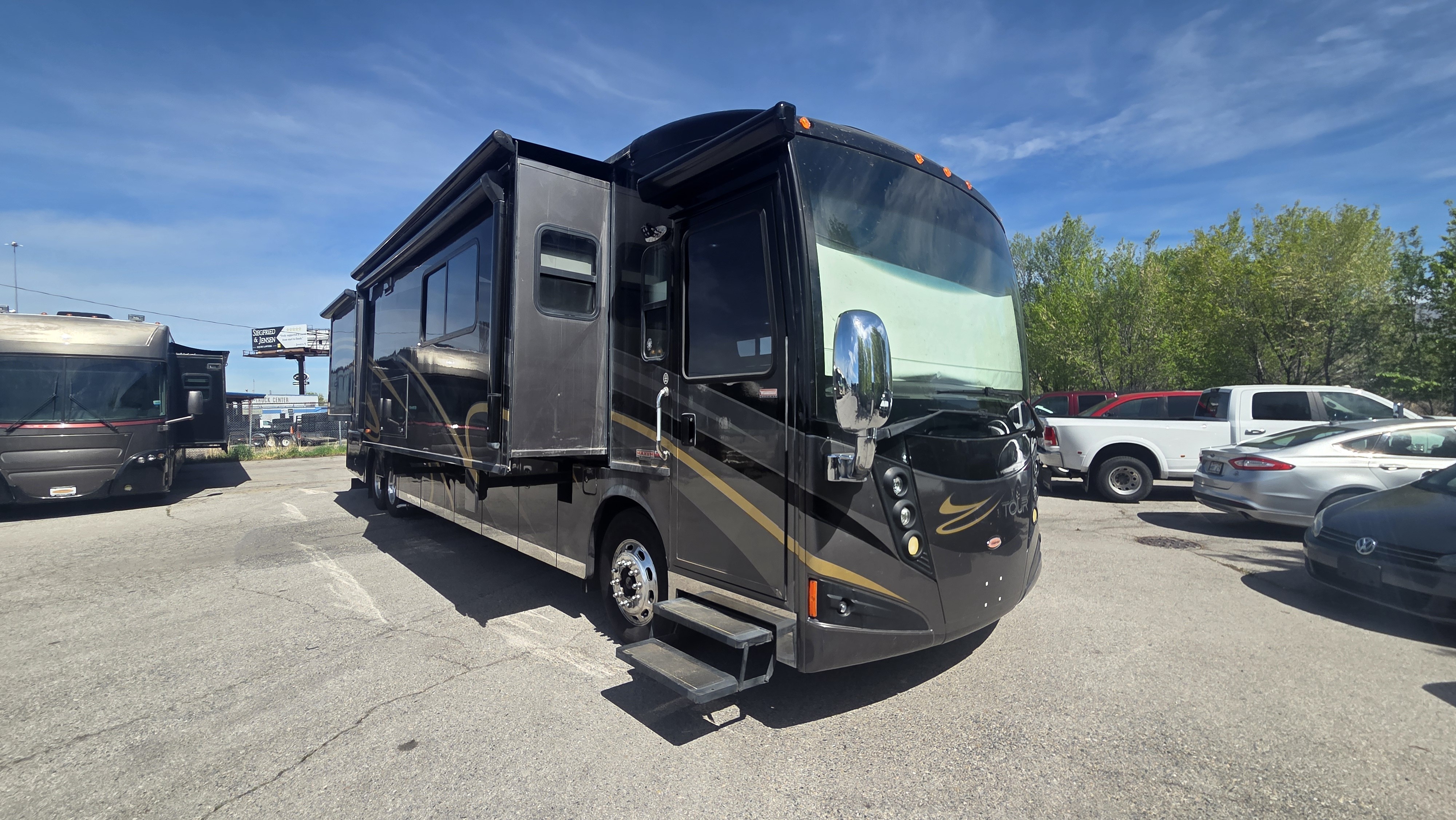 2011 Winnebago Tour 42QD in salt lake city UT