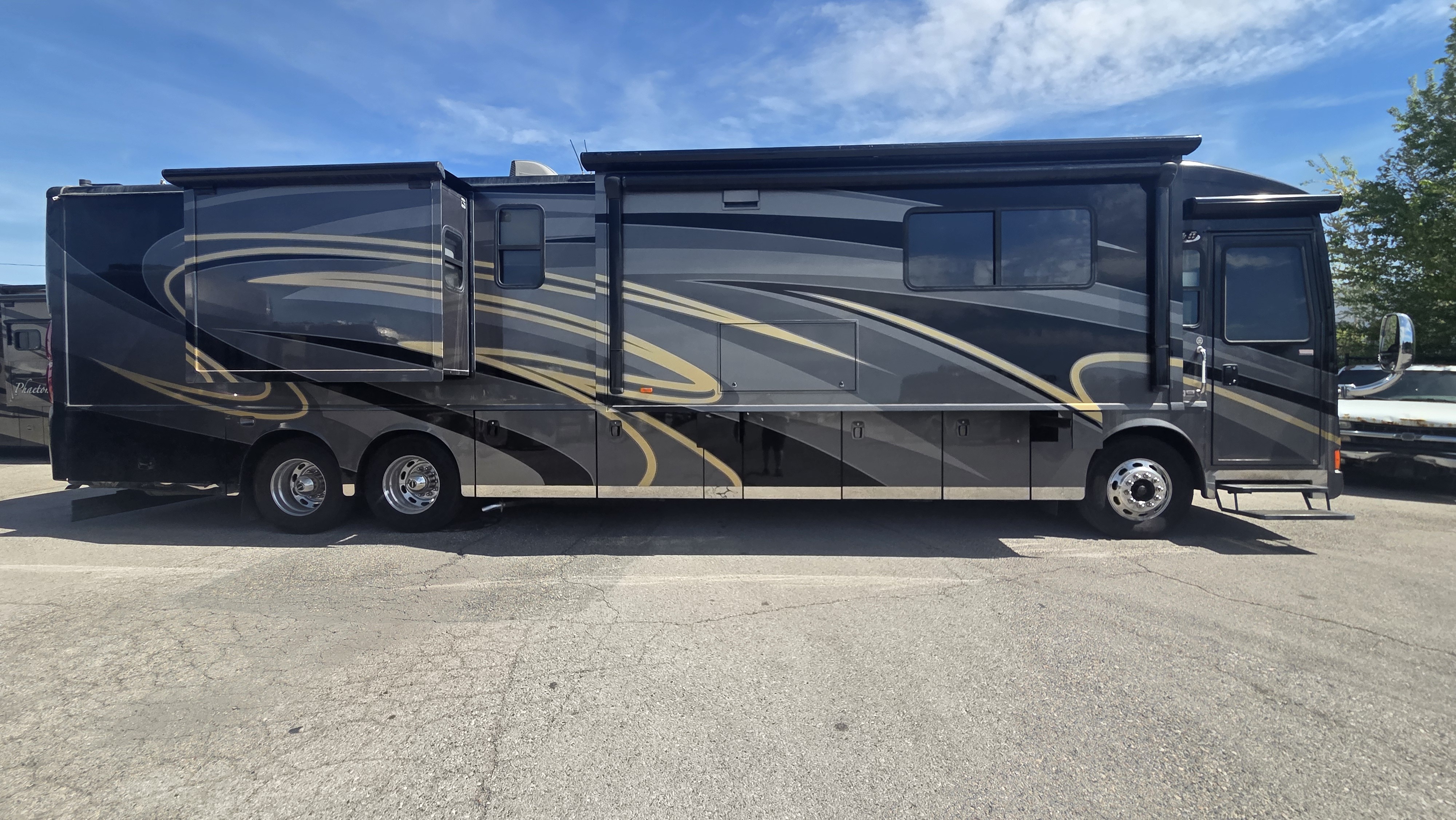 2011 Winnebago Tour 42QD in salt lake city UT
