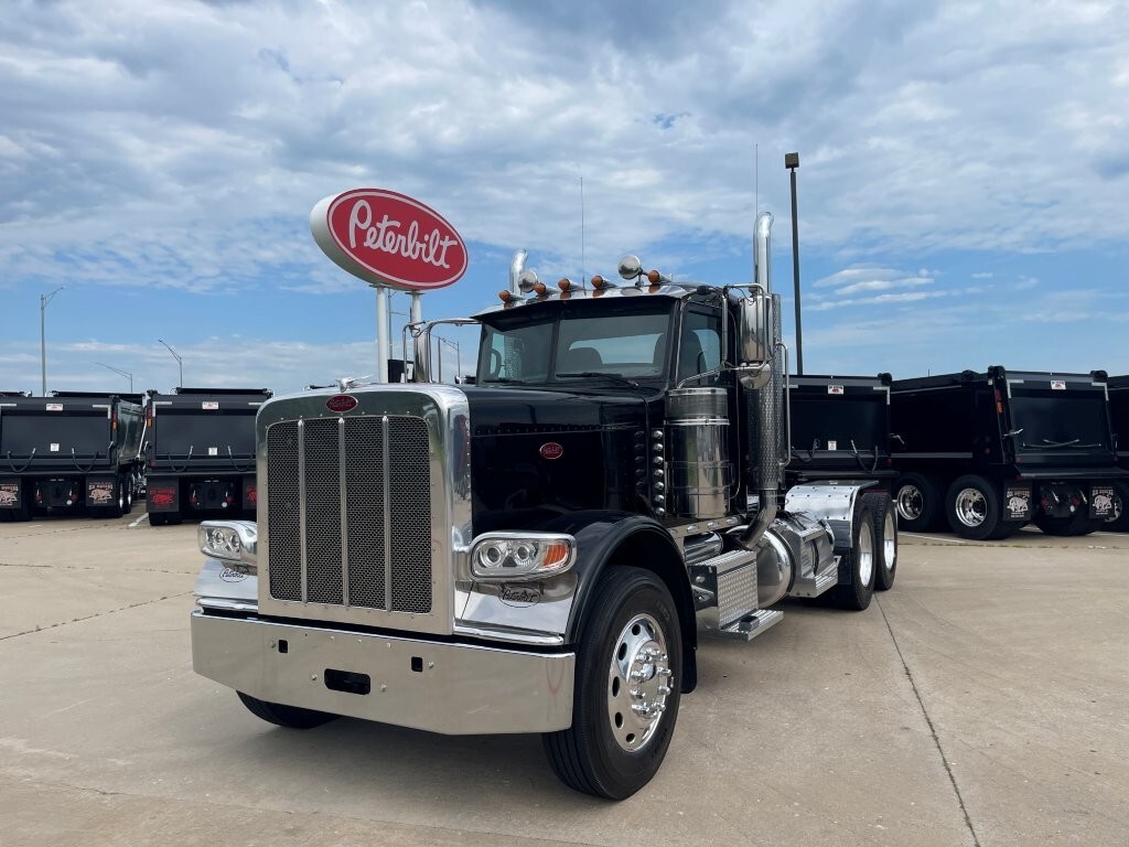 2023 PETERBILT 389 in Strafford, MO