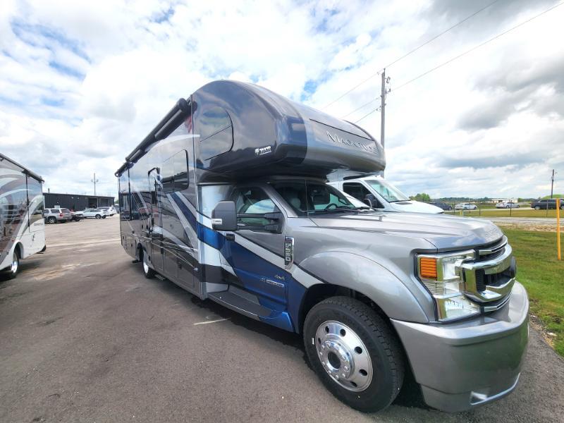 2022 Thor Motor Coach Magnitude Super C XG32 in sheboygan WI