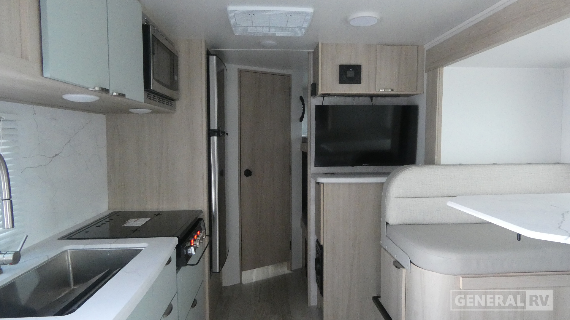 2023 Winnebago MICRO MINNIE 2306BHS in birch run MI