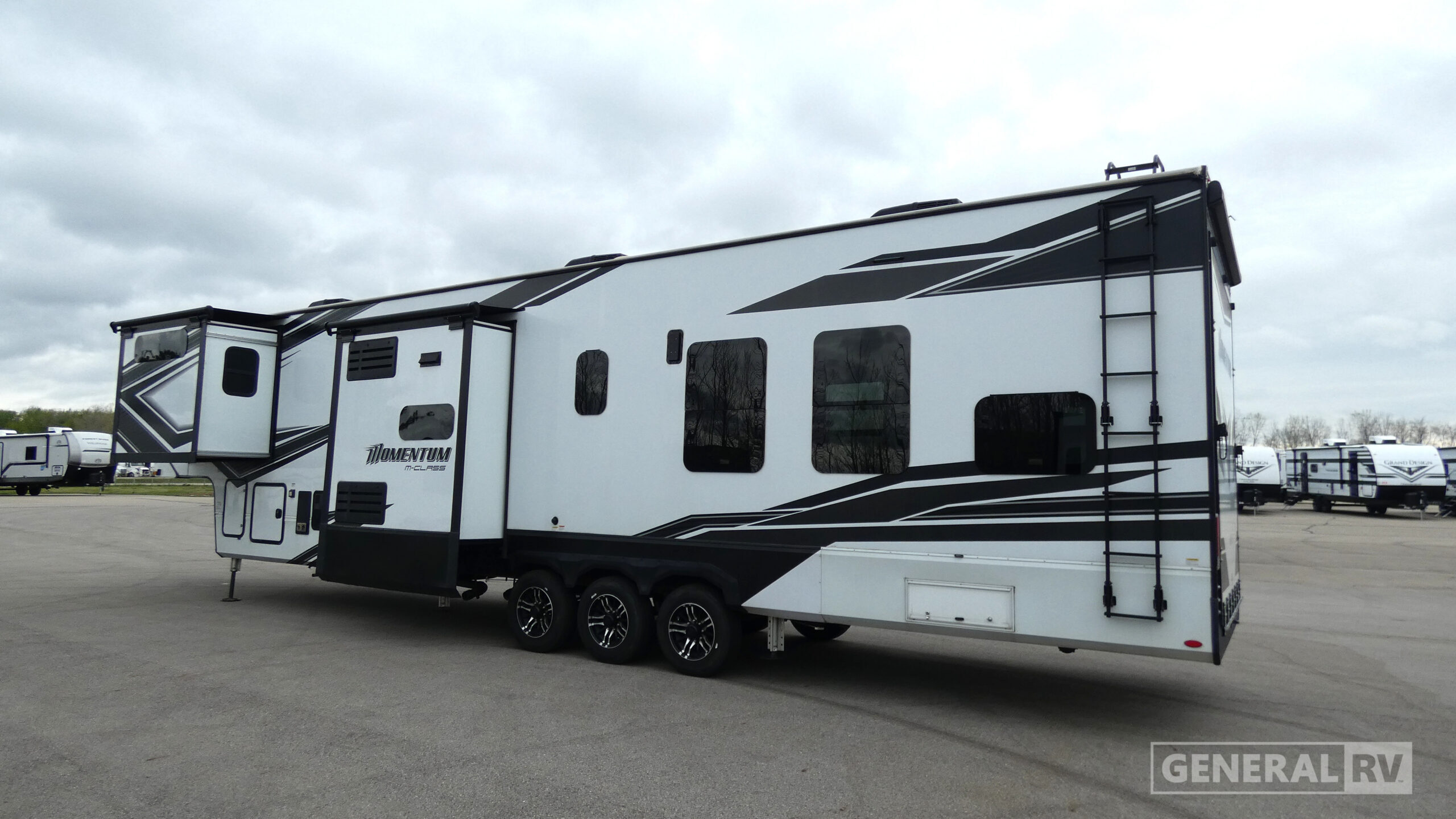 2023 Grand Design MOMENTUM 381MS in brownstown MI