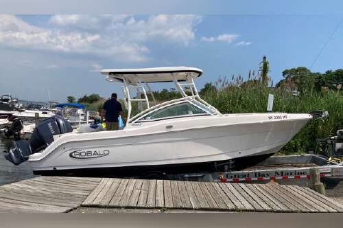 2022 Robalo R247 in lindenhurst NY