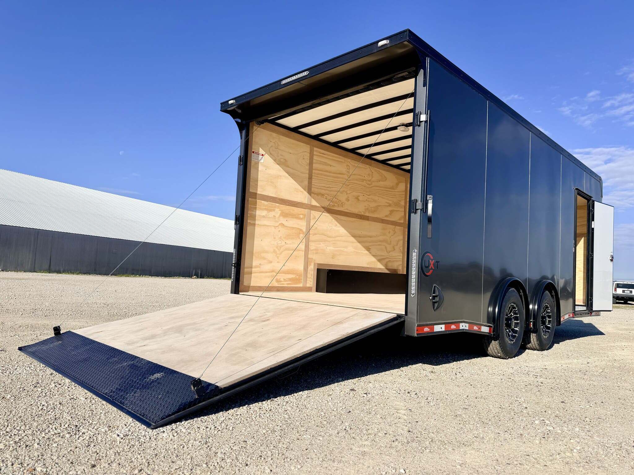 2026 United Trailers UXT 8.5x20 COMMERCIAL ENCLOSED - TRANSLUCENT ROOF in Goodfield, IL