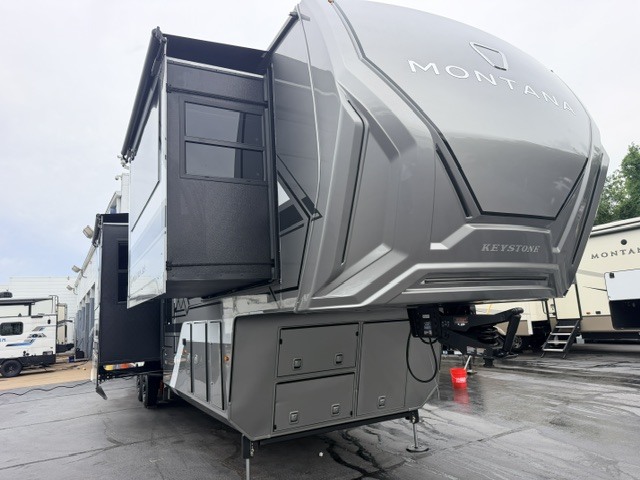 2027 Keystone Montana 3800FL in st. louis MO