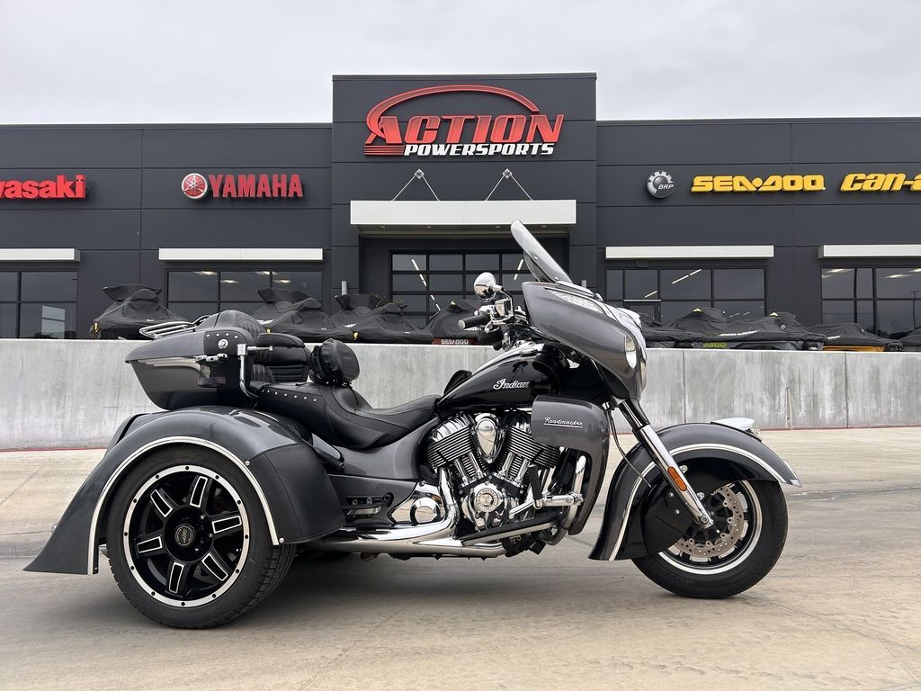2016 Indian Motorcycle® Roadmaster® Steel Gray and Thunder Black in Broken Arrow, OK