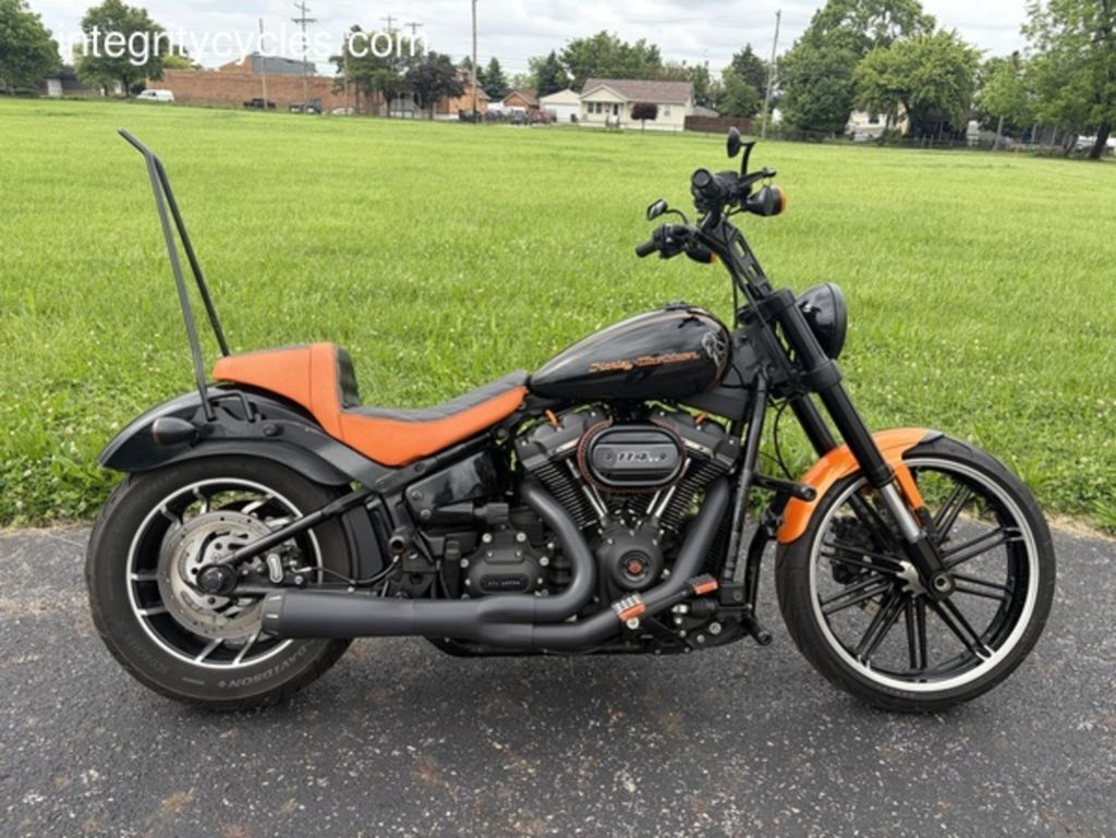 2018 Harley-Davidson® FLSB - Softail® Sport Glide in Lewis Center, OH
