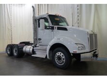 Consider These Trucks When Buying Sleeper and Day Cabs image