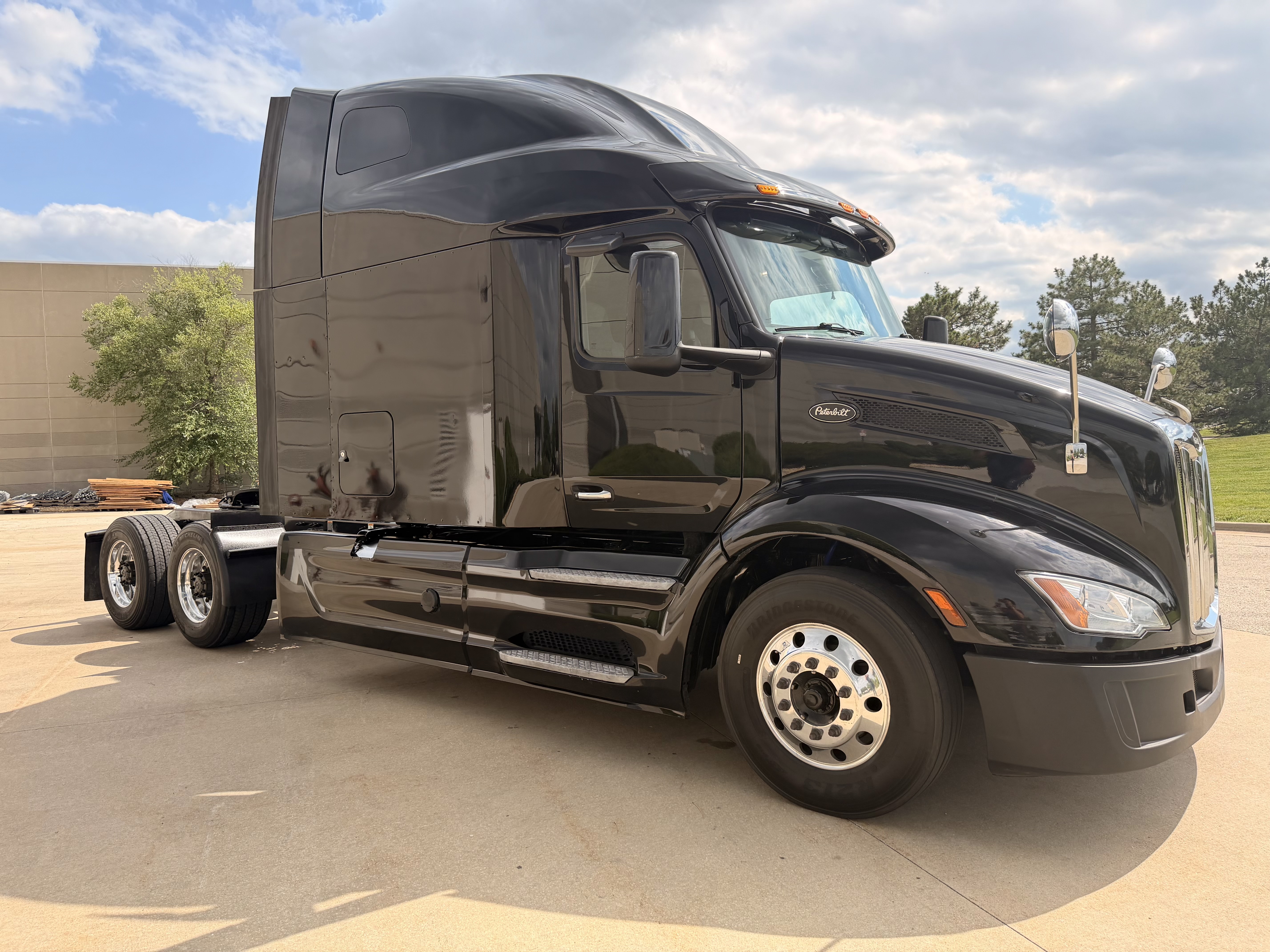 2022 PETERBILT 579 in Olathe, KS
