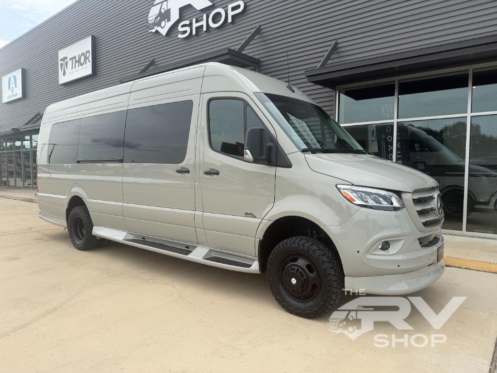 2027 Midwest Automotive Designs Luxe Cruiser LD4 RV