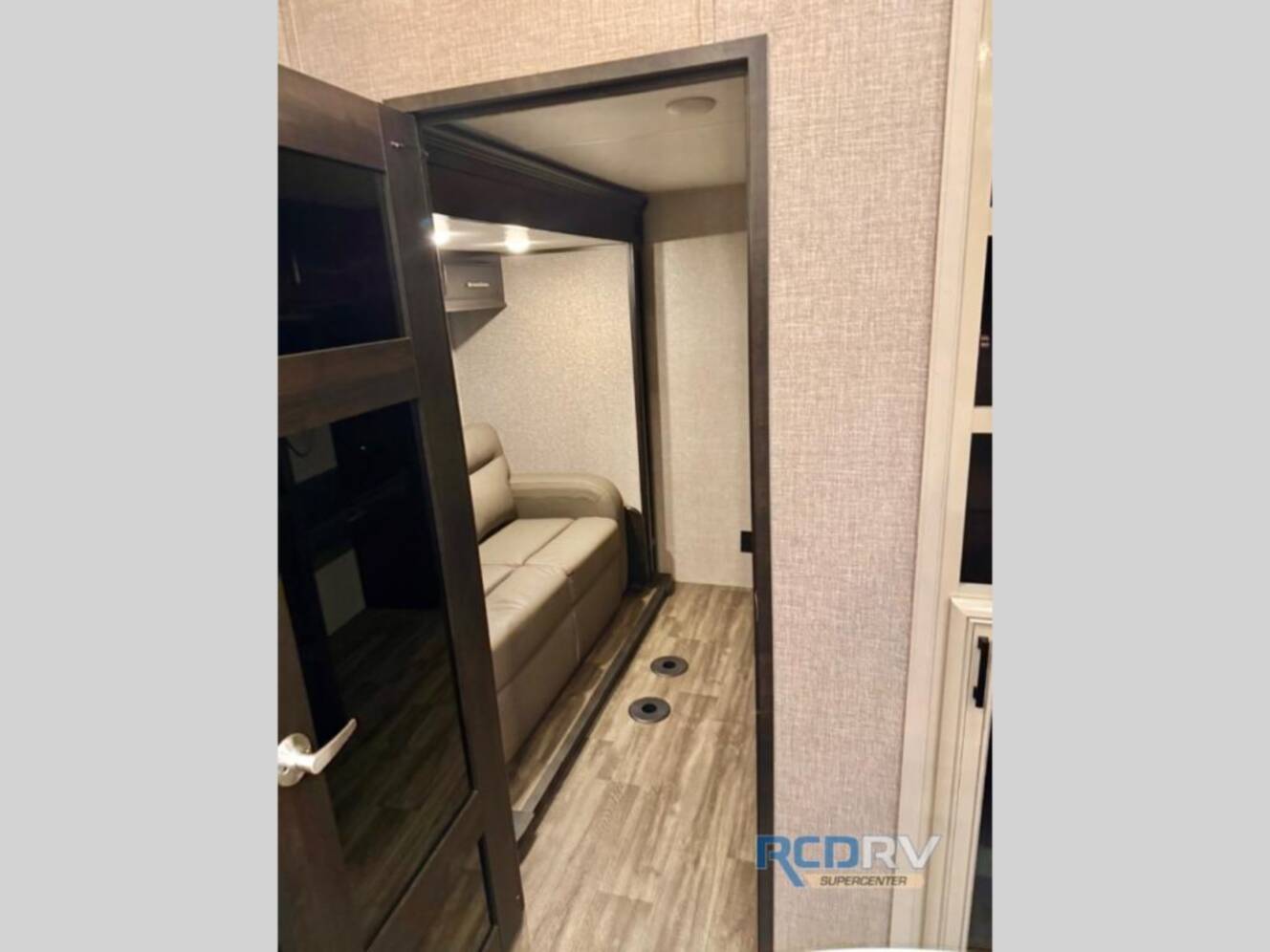 A photo of this 2022 Jayco Pinnacle 37MDQS