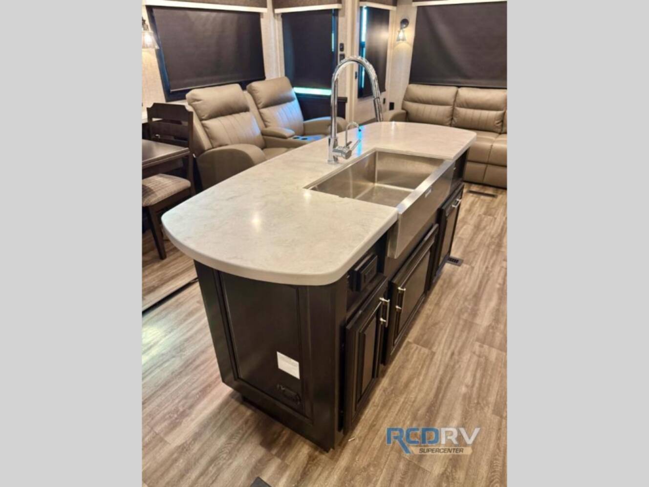 A photo of this 2022 Jayco Pinnacle 37MDQS