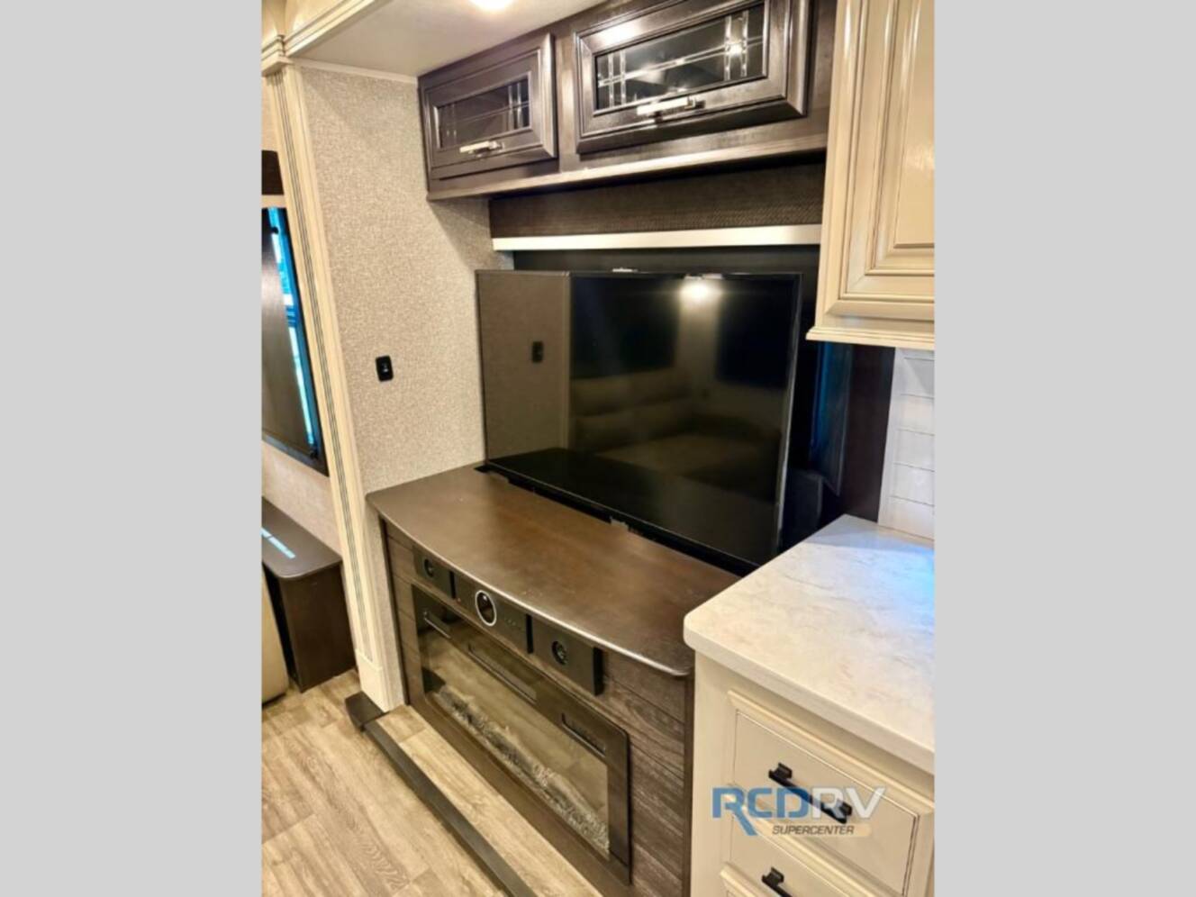 A photo of this 2022 Jayco Pinnacle 37MDQS