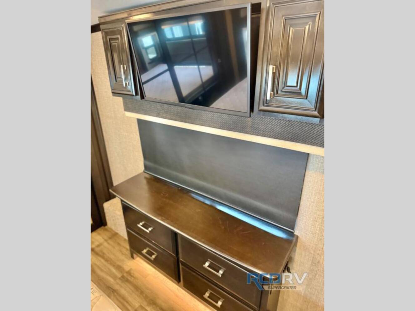 A photo of this 2022 Jayco Pinnacle 37MDQS