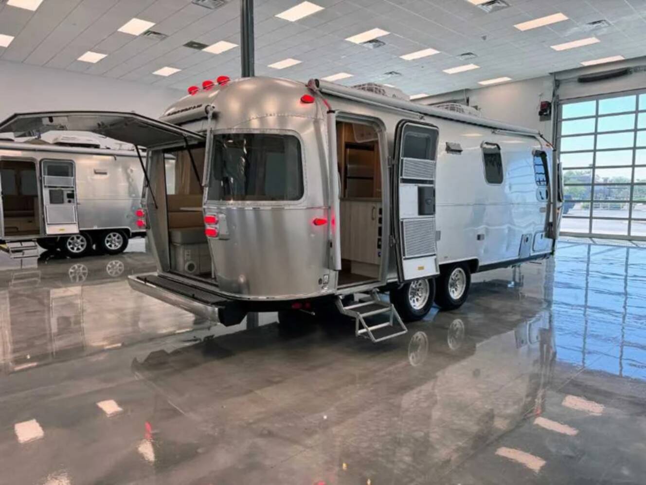 A photo of this 2027 Airstream INTERNATIONAL 25FBT