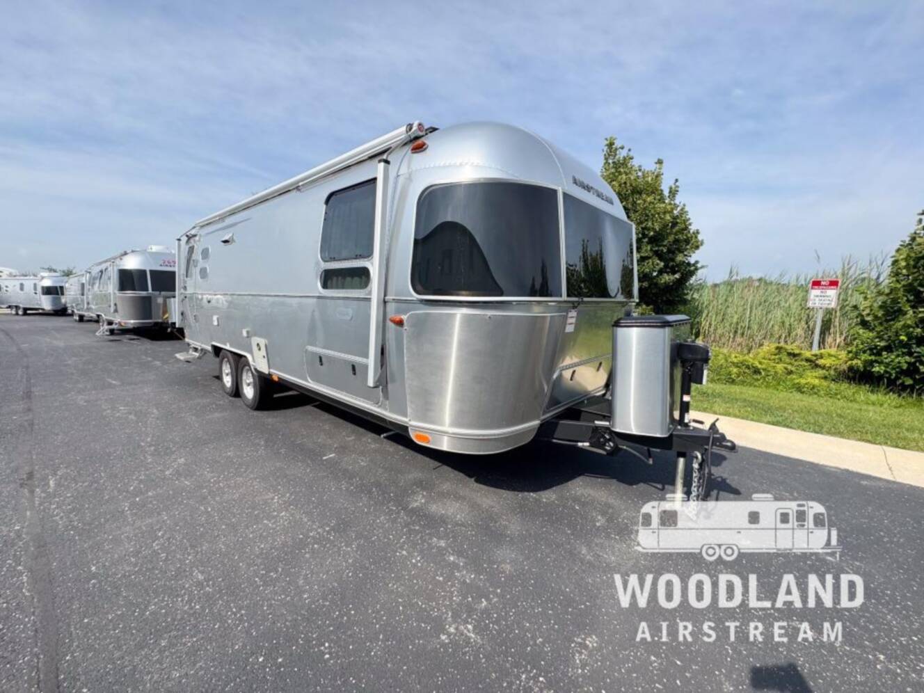 A photo of this 2023 Airstream Globetrotter 27FB Twin