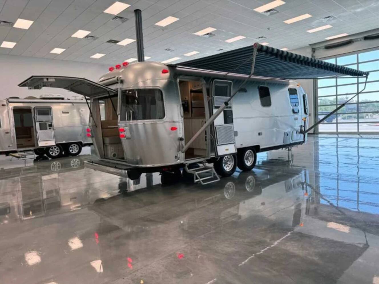 A photo of this 2027 Airstream INTERNATIONAL 25FBT