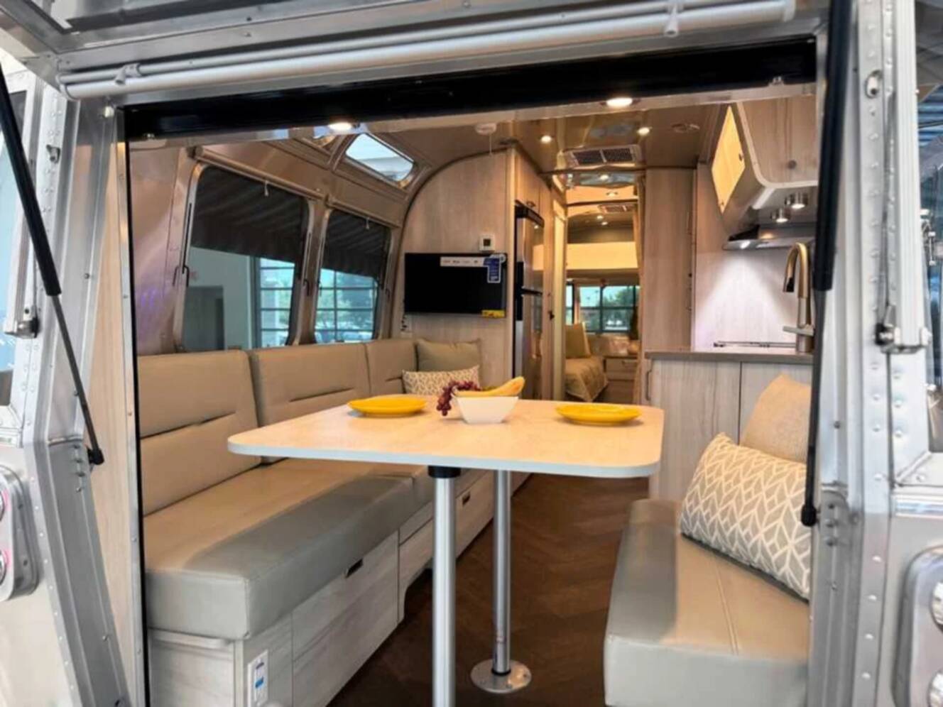 A photo of this 2027 Airstream INTERNATIONAL 25FBT