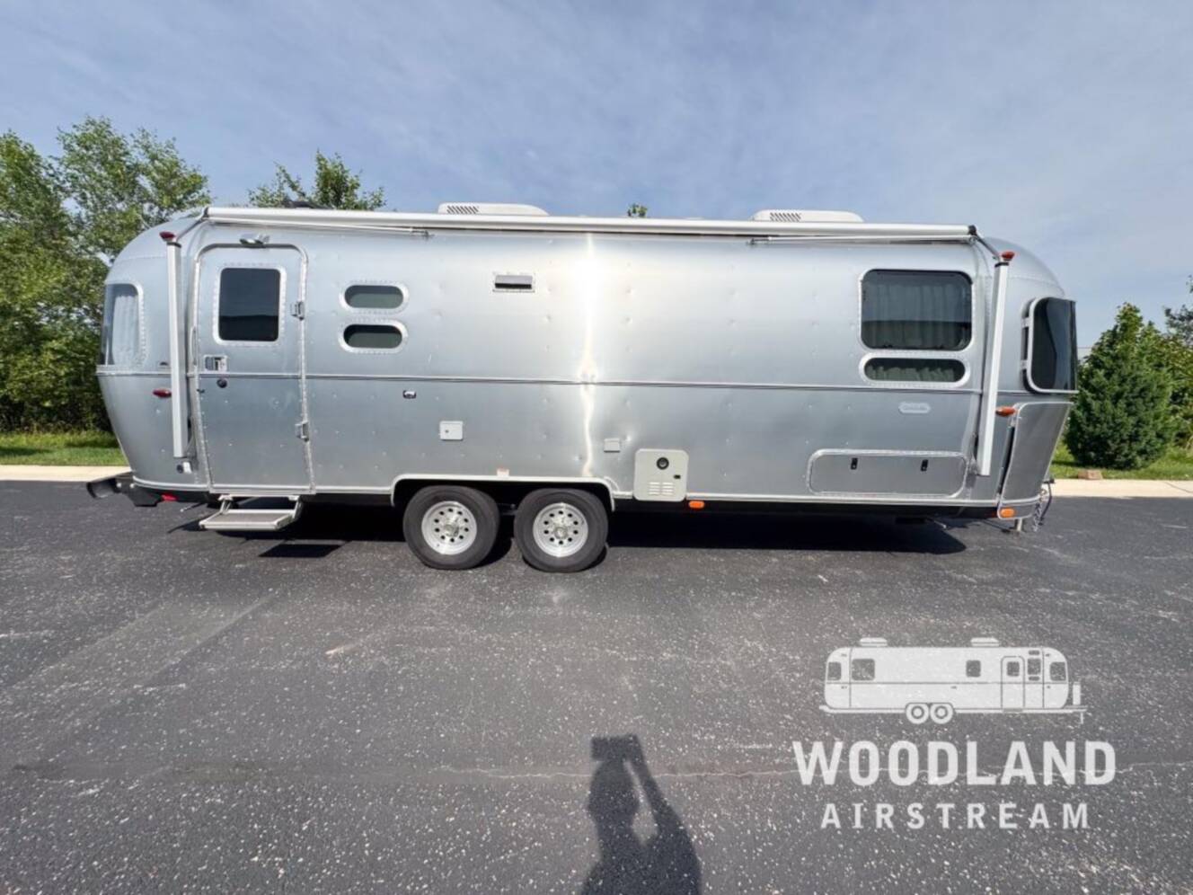 A photo of this 2023 Airstream Globetrotter 27FB Twin