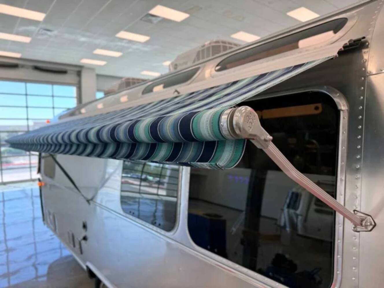 A photo of this 2027 Airstream INTERNATIONAL 25FBT