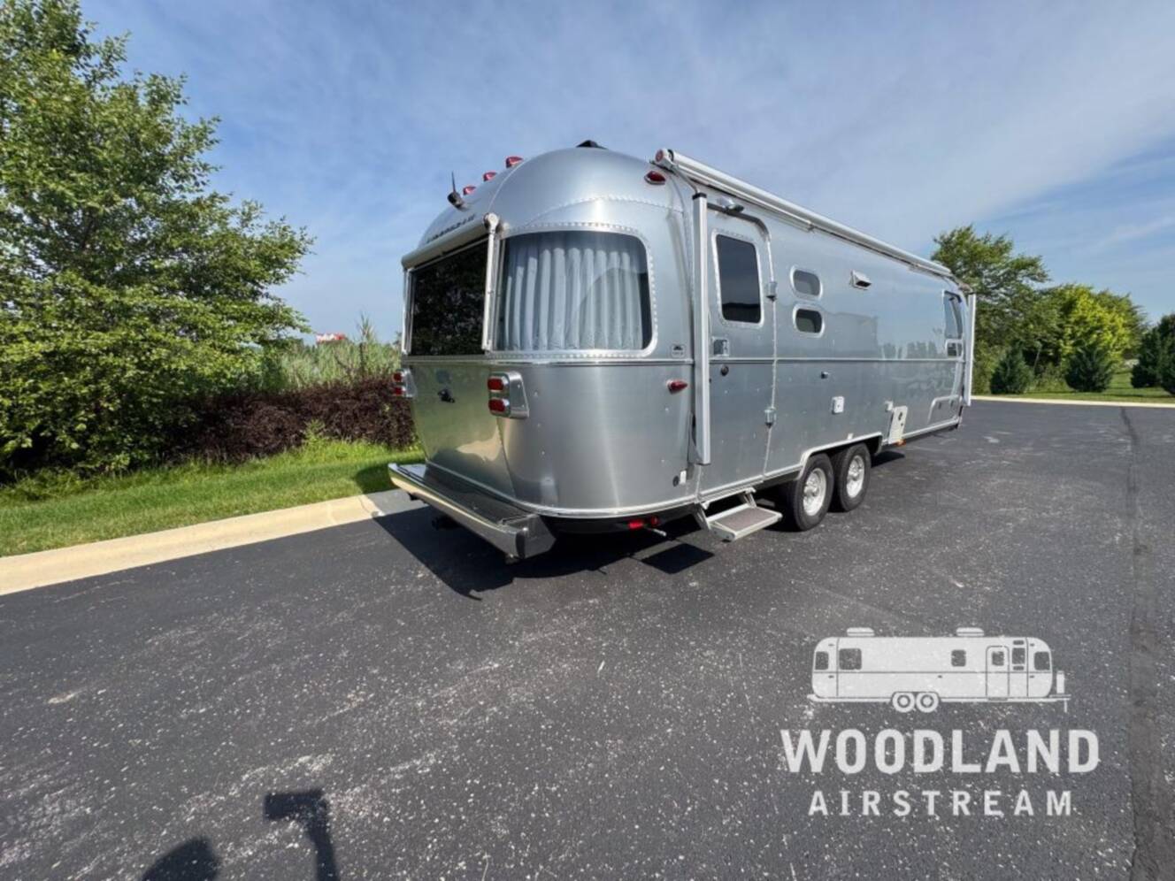 A photo of this 2023 Airstream Globetrotter 27FB Twin