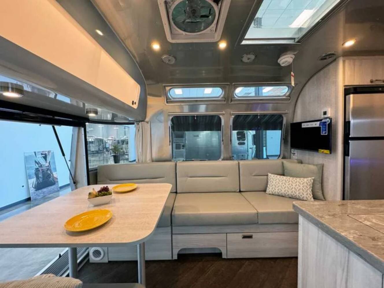 A photo of this 2027 Airstream INTERNATIONAL 25FBT