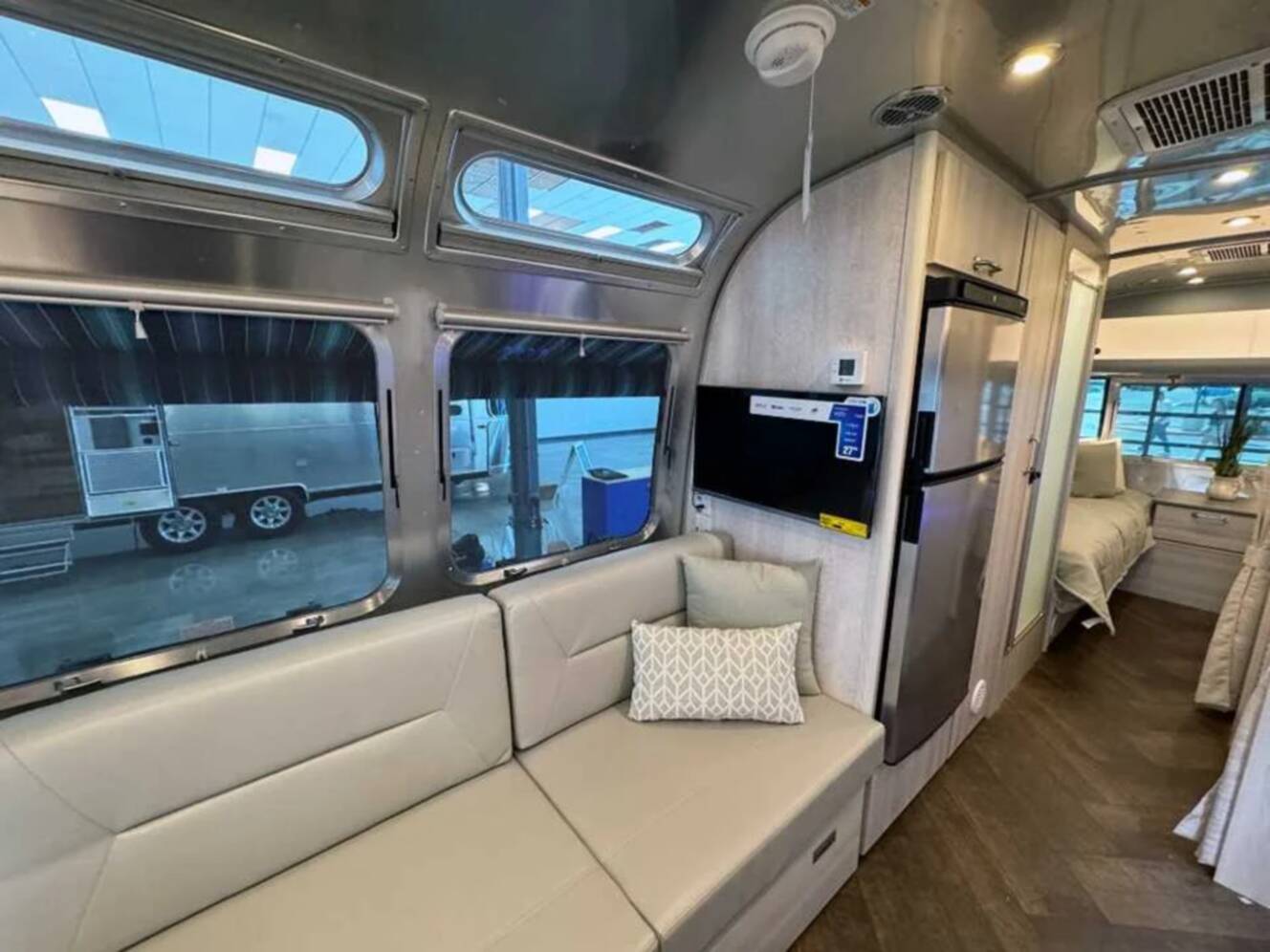 A photo of this 2027 Airstream INTERNATIONAL 25FBT