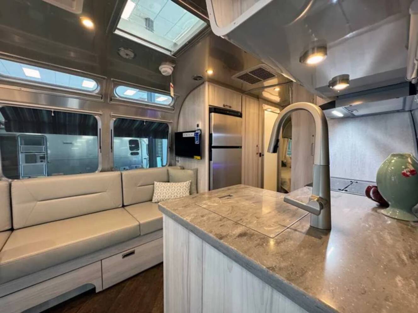 A photo of this 2027 Airstream INTERNATIONAL 25FBT