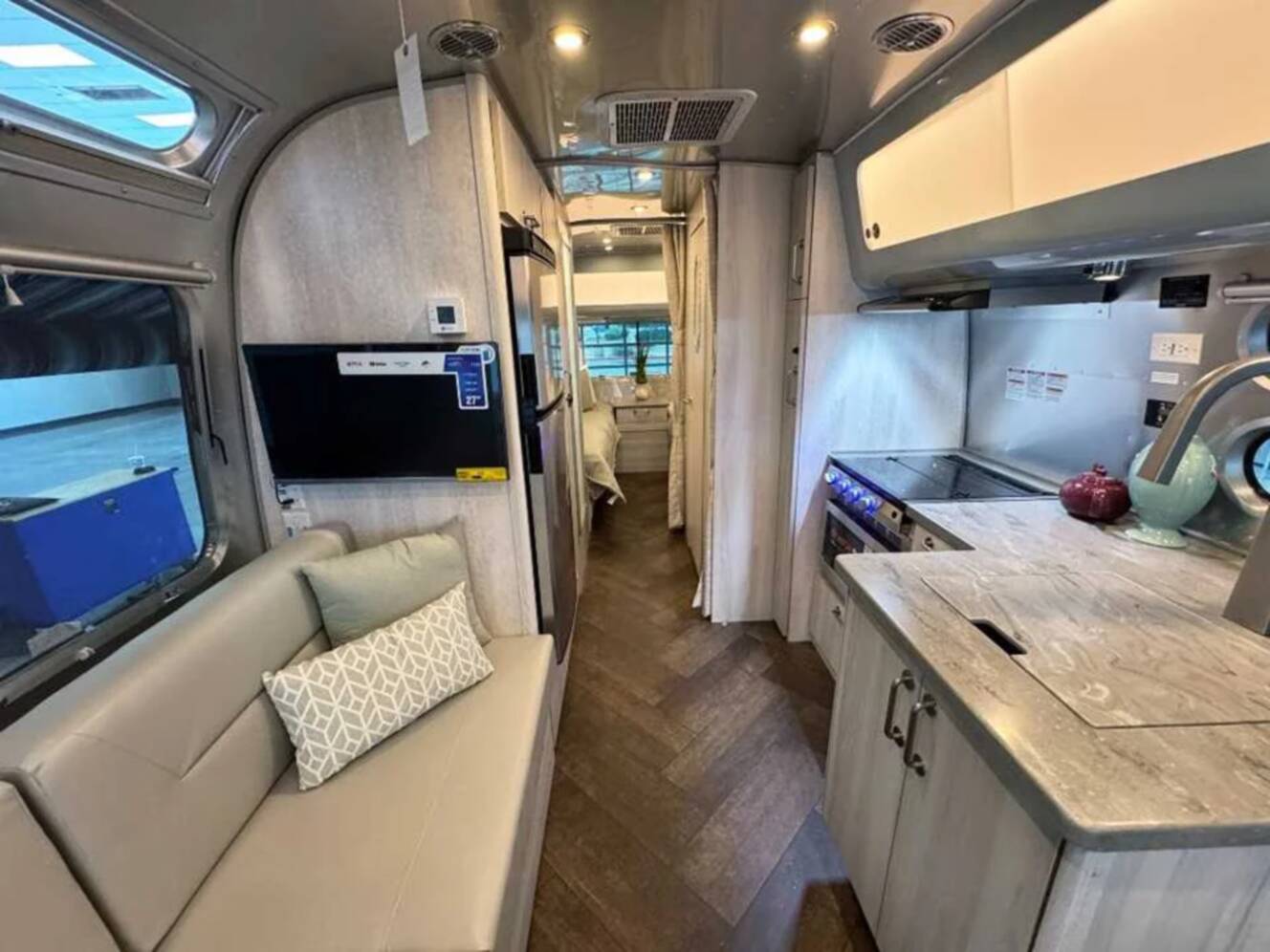 A photo of this 2027 Airstream INTERNATIONAL 25FBT