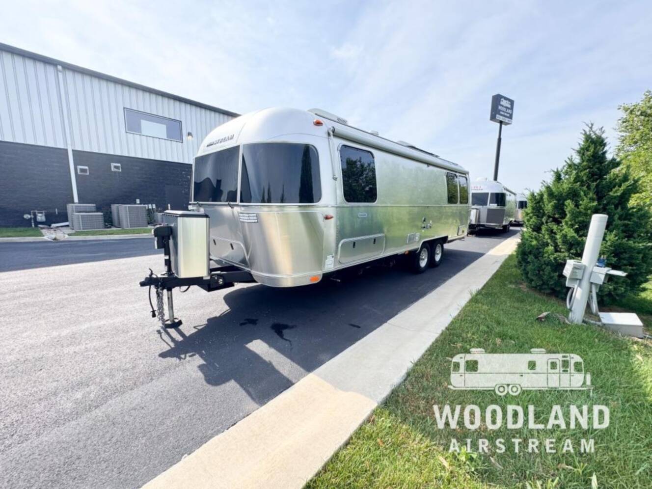 A photo of this 2023 Airstream Globetrotter 27FB Twin
