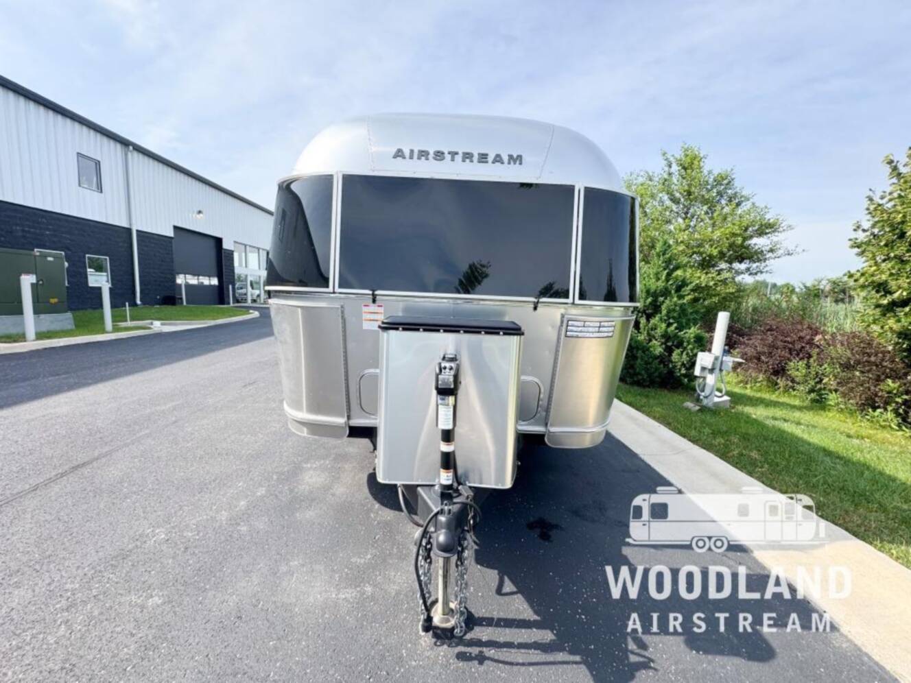 A photo of this 2023 Airstream Globetrotter 27FB Twin