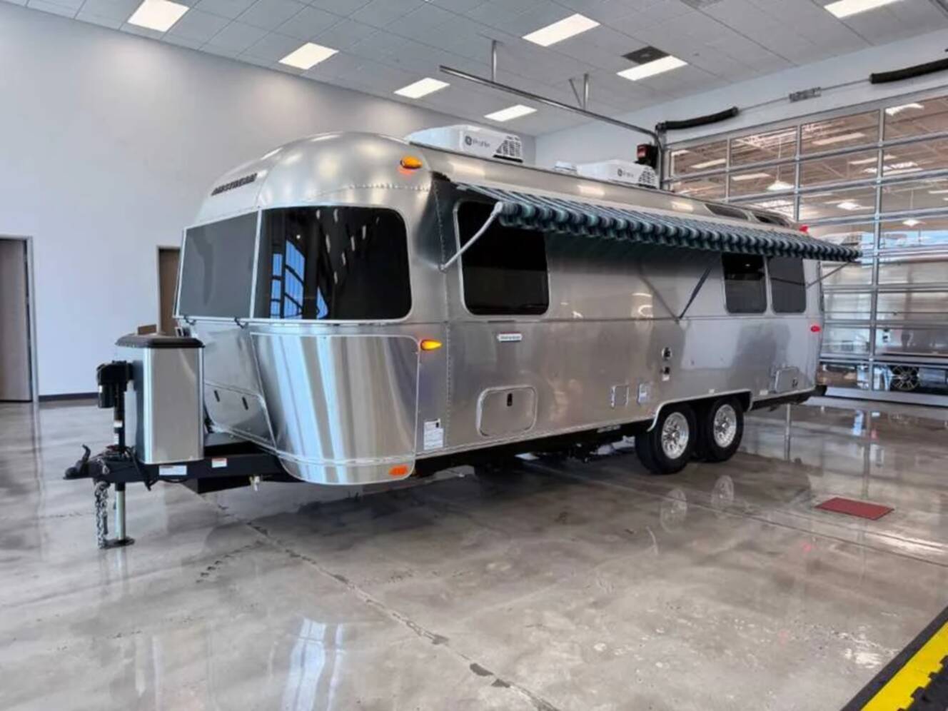 A photo of this 2027 Airstream INTERNATIONAL 25FBT