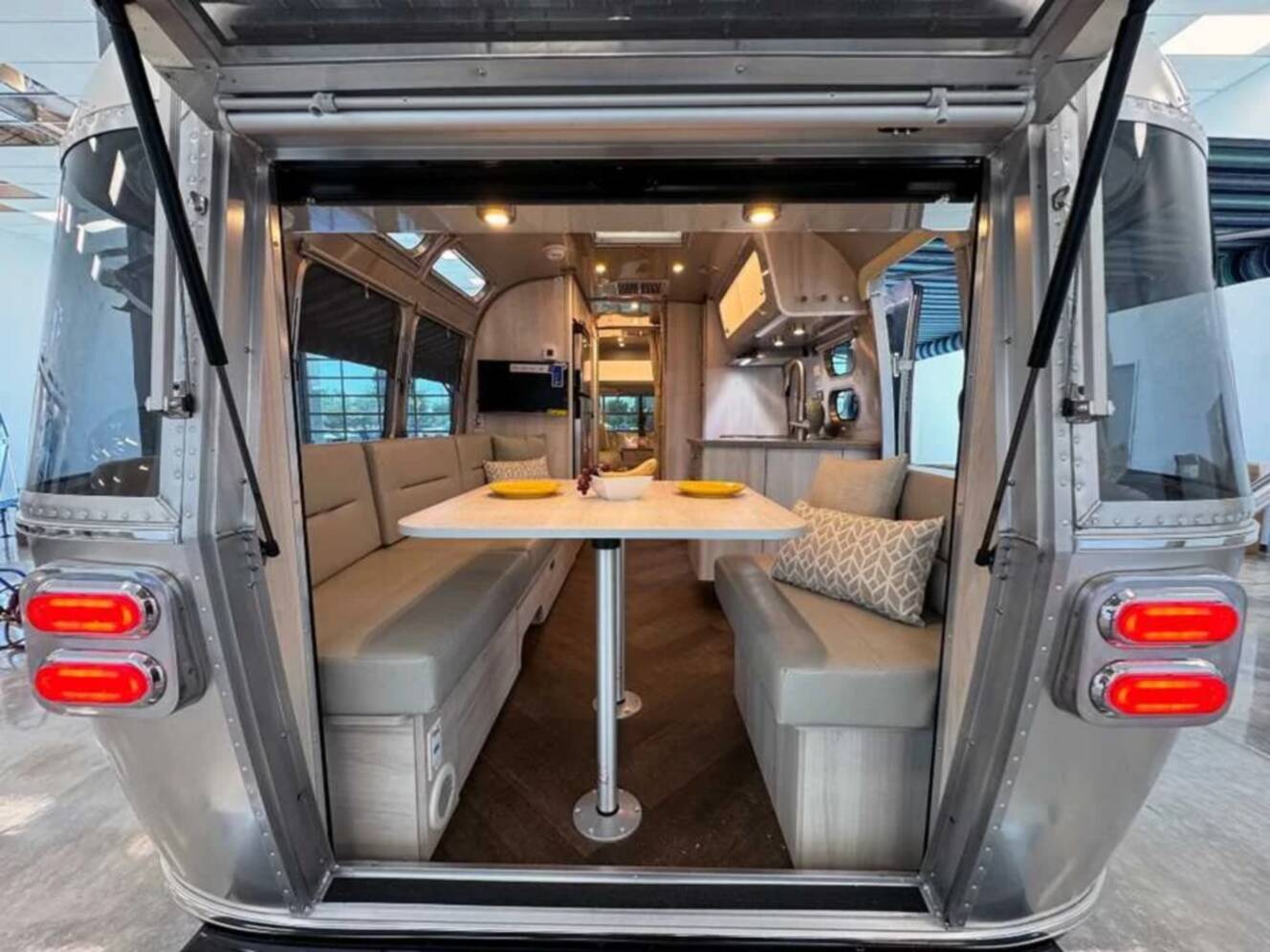 A photo of this 2027 Airstream INTERNATIONAL 25FBT