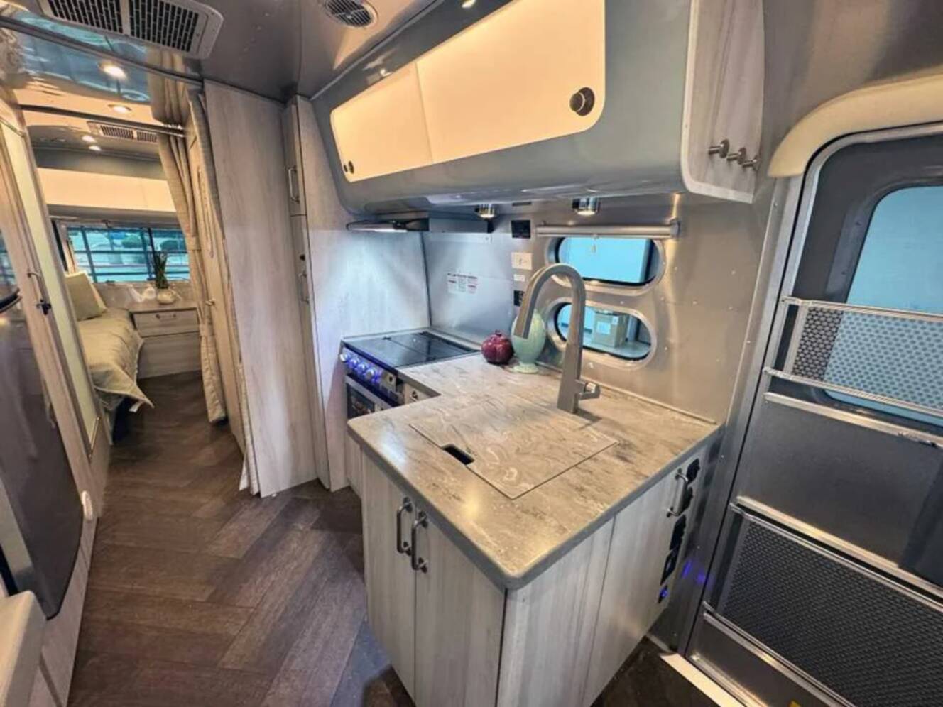 A photo of this 2027 Airstream INTERNATIONAL 25FBT