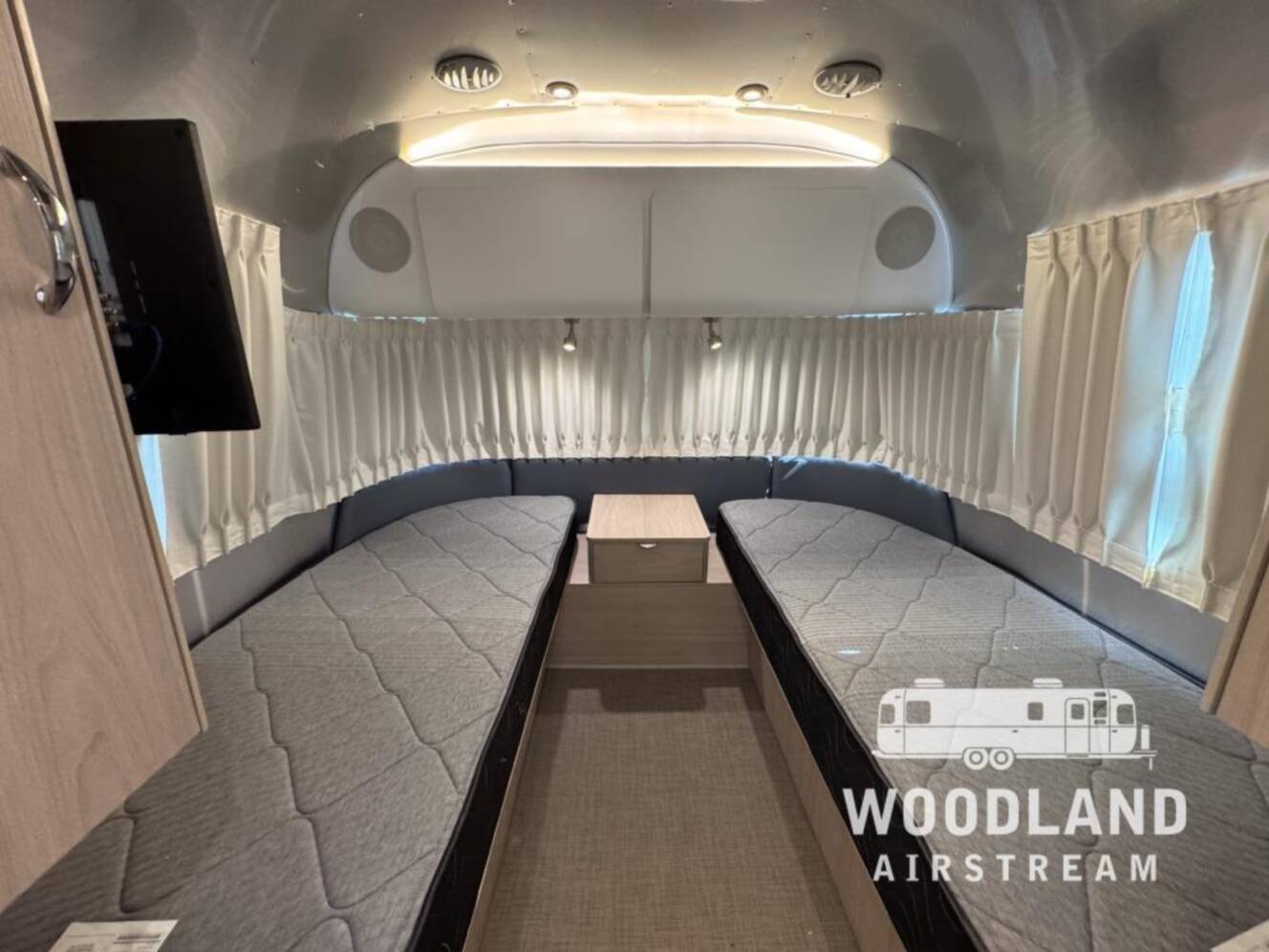 A photo of this 2023 Airstream Globetrotter 27FB Twin