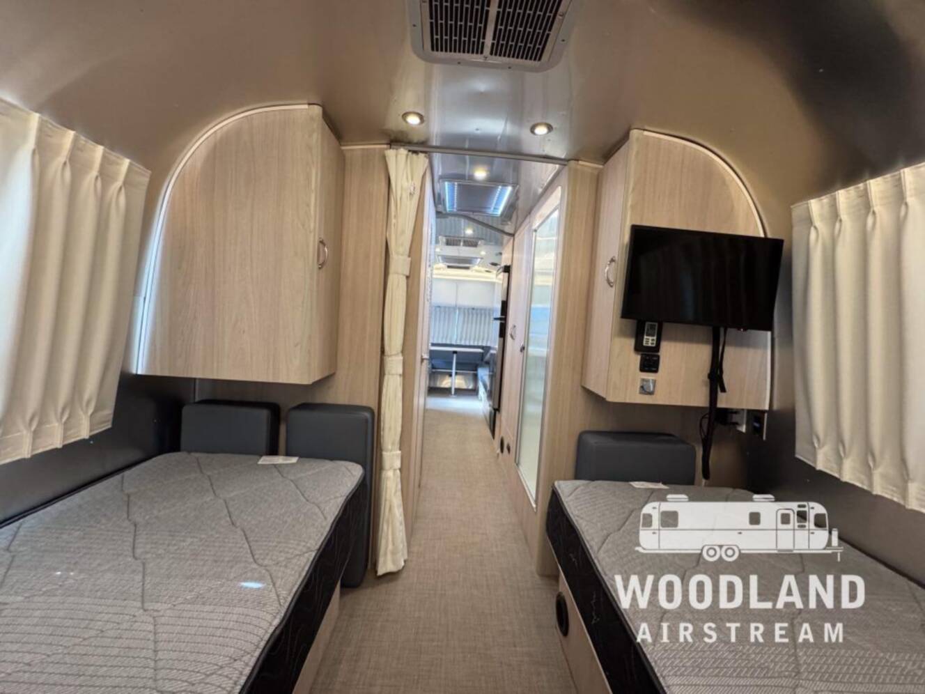 A photo of this 2023 Airstream Globetrotter 27FB Twin