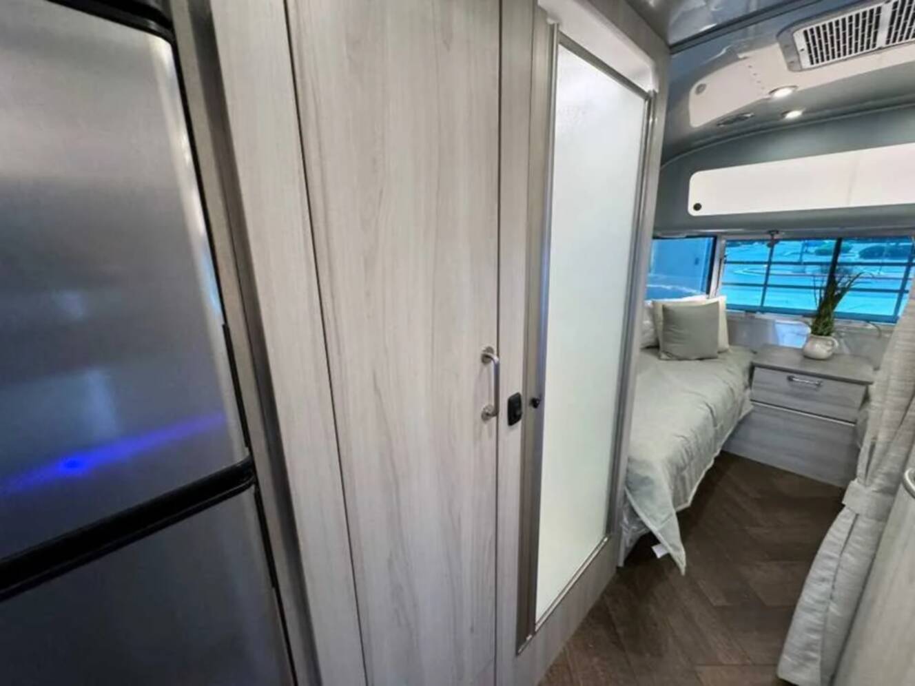 A photo of this 2027 Airstream INTERNATIONAL 25FBT