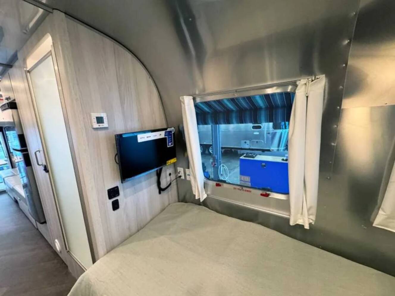 A photo of this 2027 Airstream INTERNATIONAL 25FBT